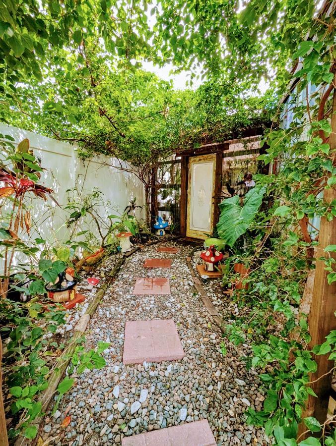 Cozy Af Tiny-House Oasis Villa แทมปา ภายนอก รูปภาพ